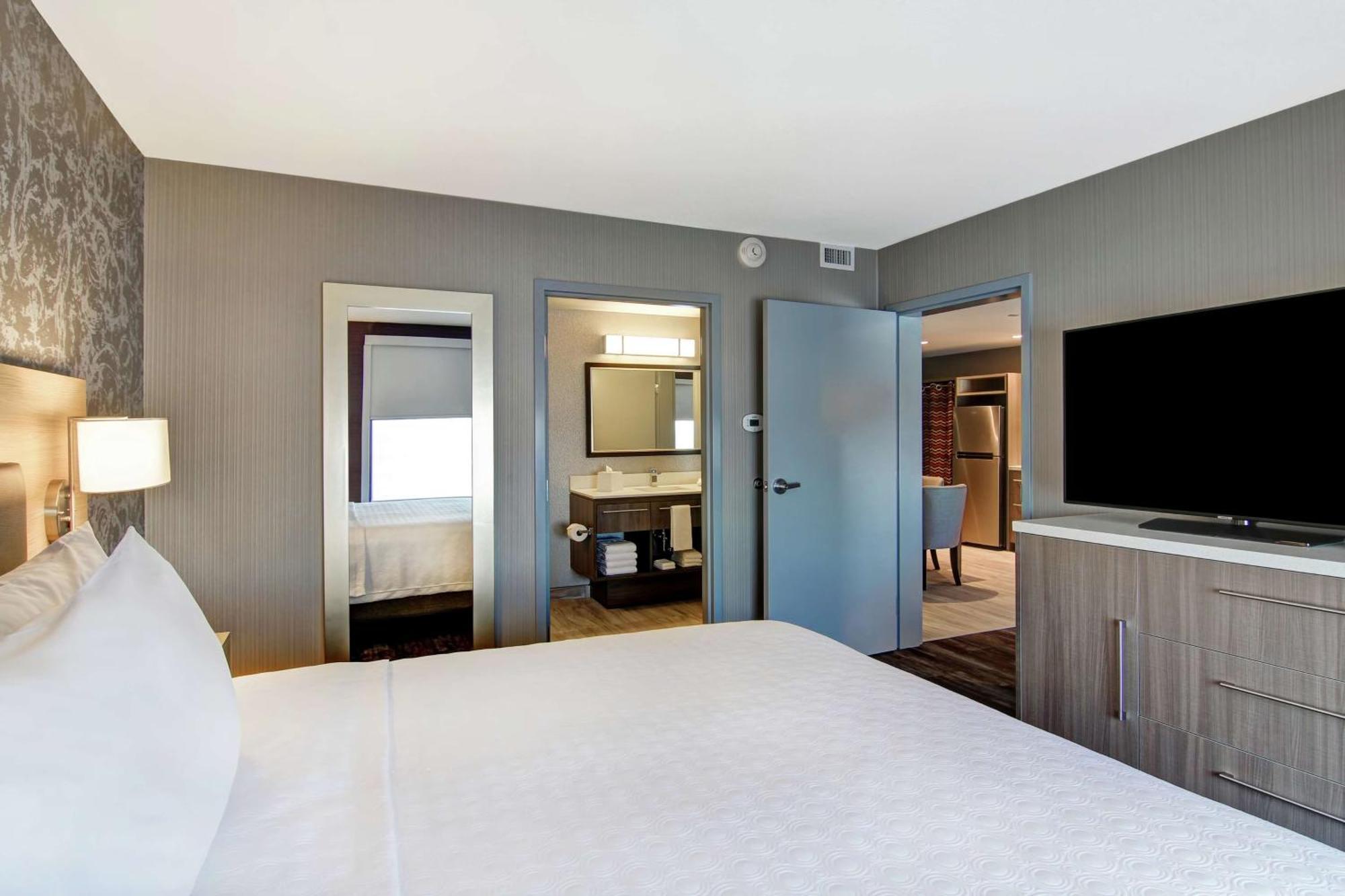 Home2 Suites By Hilton Edmonton South Extérieur photo